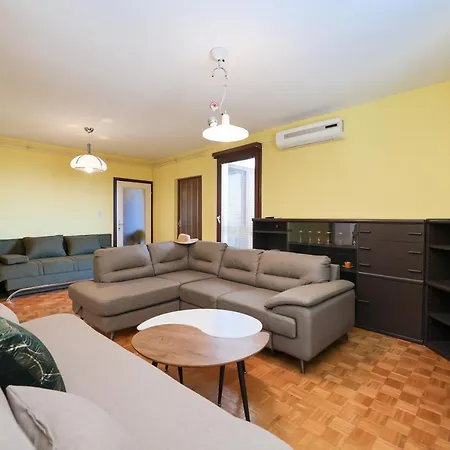 Three Bedroom Tesla Maraska Ζαντάρ