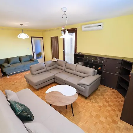 Three Bedroom Tesla Maraska * Ζαντάρ