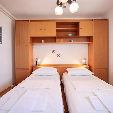 Διαμέρισμα Three Bedroom Tesla Maraska