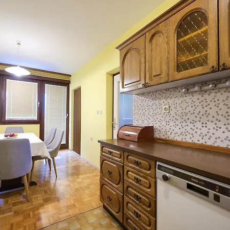 Three Bedroom Tesla Maraska