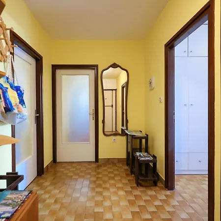 Διαμέρισμα Three Bedroom Tesla Maraska *