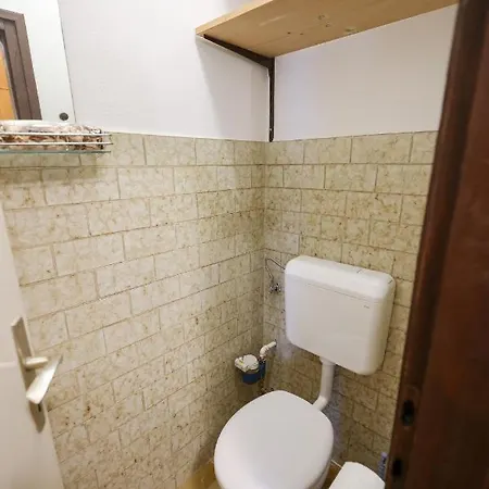 Διαμέρισμα Three Bedroom Tesla Maraska *