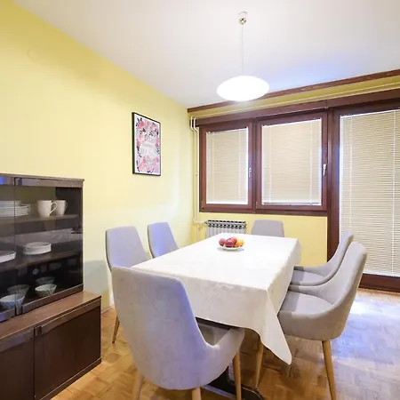 아파트 Three Bedroom Tesla Maraska 자다르