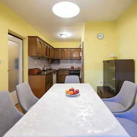 Three Bedroom Tesla Maraska *