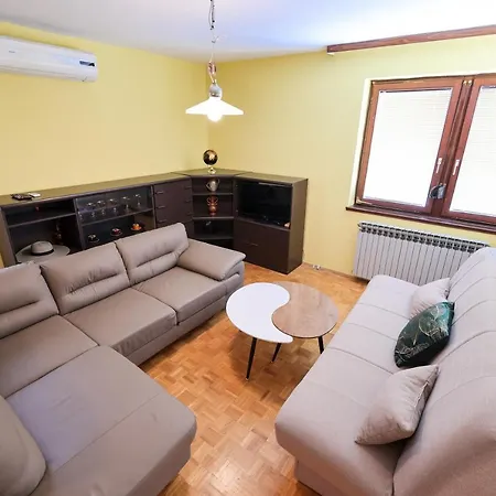 아파트 Three Bedroom Tesla Maraska 자다르