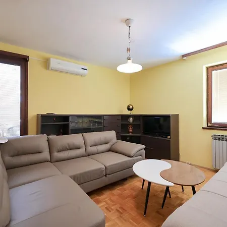 Three Bedroom Tesla Maraska Daire Zadar
