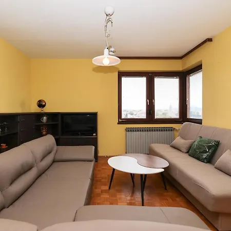 Three Bedroom Tesla Maraska Daire Zadar