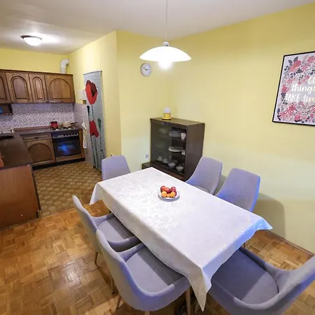 아파트 Three Bedroom Tesla Maraska