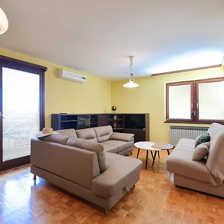 Three Bedroom Tesla Maraska Daire
