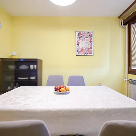 Three Bedroom Tesla Maraska Daire Zadar