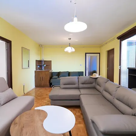 Three Bedroom Tesla Maraska 자다르